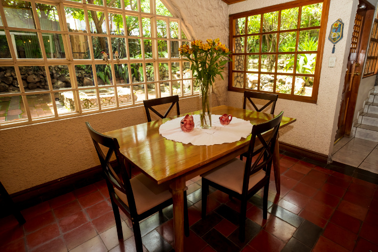 Salón principal Casa de Piedra Escazú