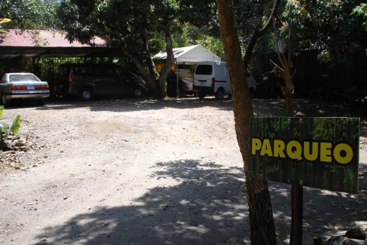 Casa de Piedra Escazú parqueo